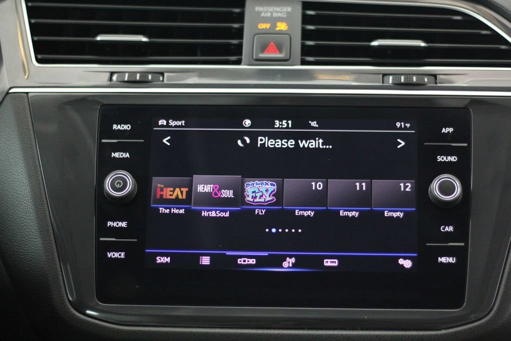 Used 2021 Volkswagen Tiguan SE w/ Panoramic Sunroof Package AWD/4WD image 19