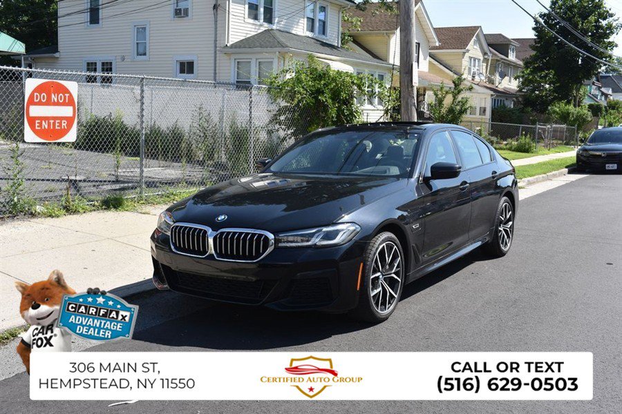 Used 2023 BMW 530e xDrive w/ Premium Package AWD/4WD image 2