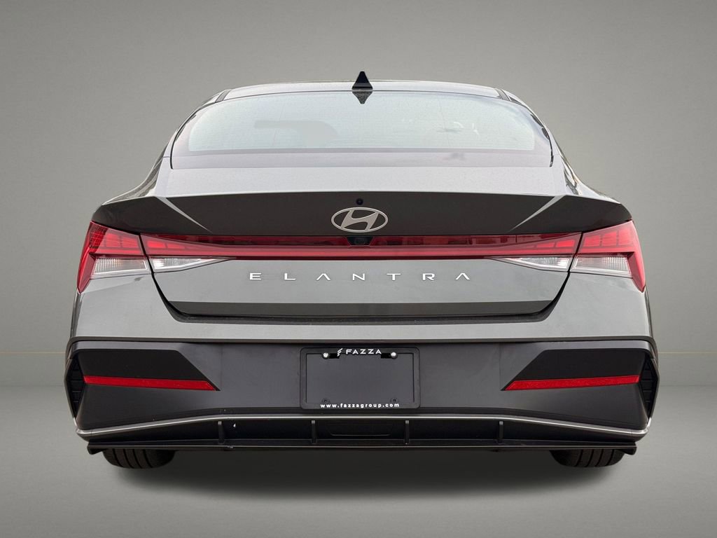 Used 2025 Hyundai Elantra SEL FWD image 4