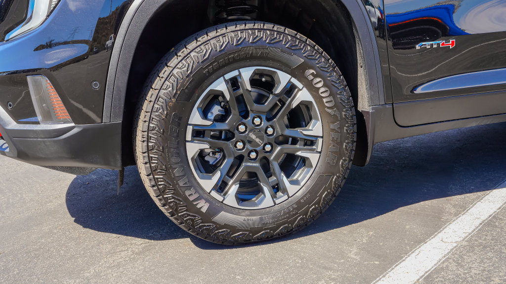 New 2027 GMC Acadia AT4 w/ AT4 Reserve Package AWD/4WD image 7