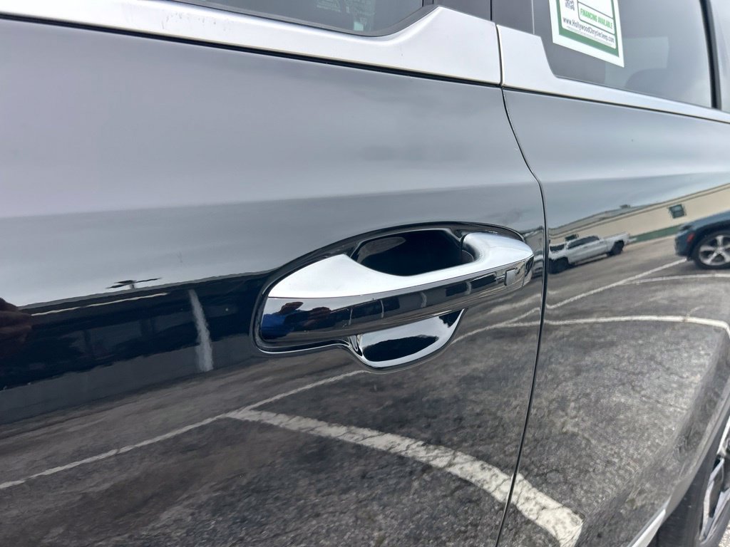 Used 2025 Kia Telluride S FWD image 21