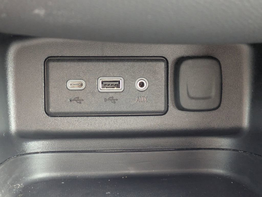 Used 2023 Chevrolet Equinox LT image 23