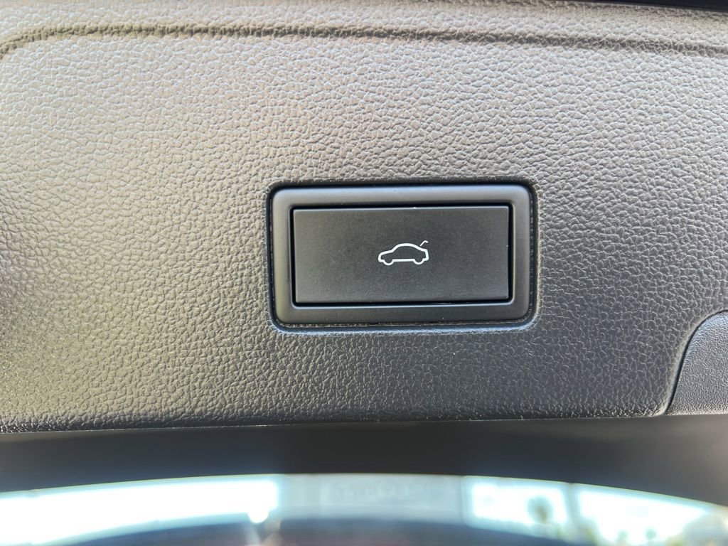 Used 2025 Volkswagen Atlas Cross Sport SE image 43