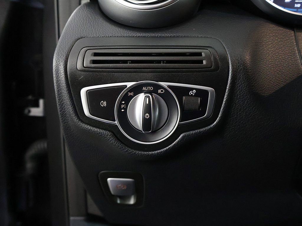 Used 2021 Mercedes-Benz GLC 300 4MATIC w/ Multimedia Package image 43