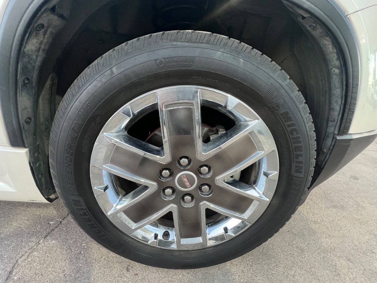 Used 2011 GMC Acadia Denali AWD/4WD image 10