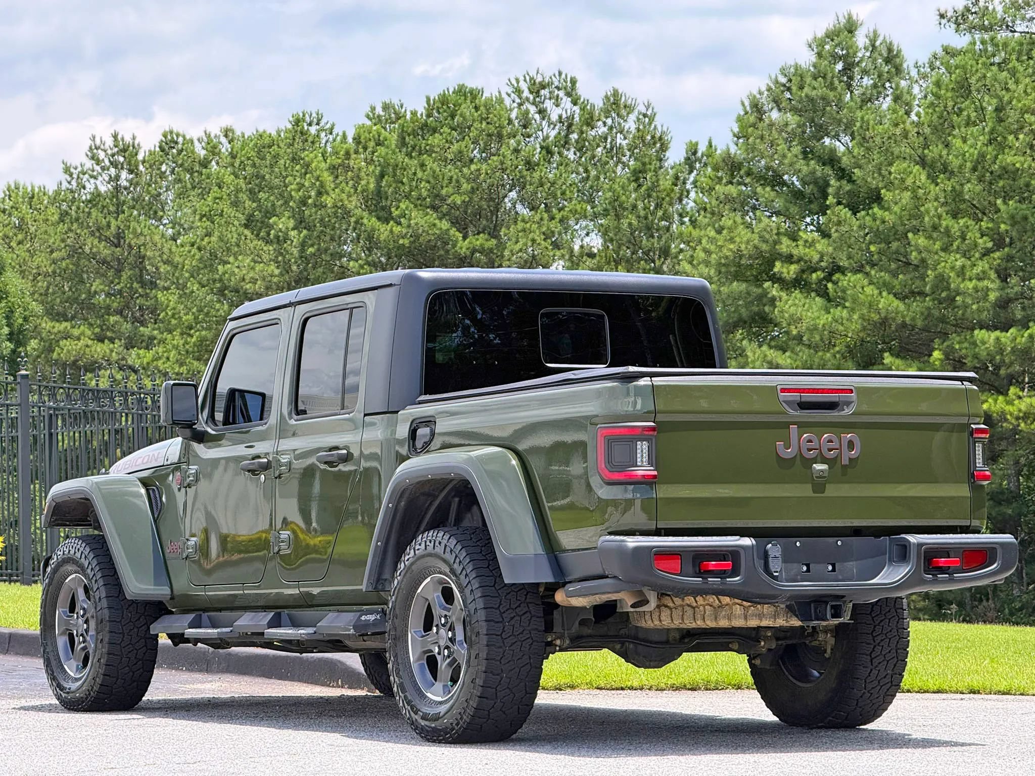 Used 2021 Jeep Gladiator Rubicon w/ Trailer Tow Package AWD/4WD image 8