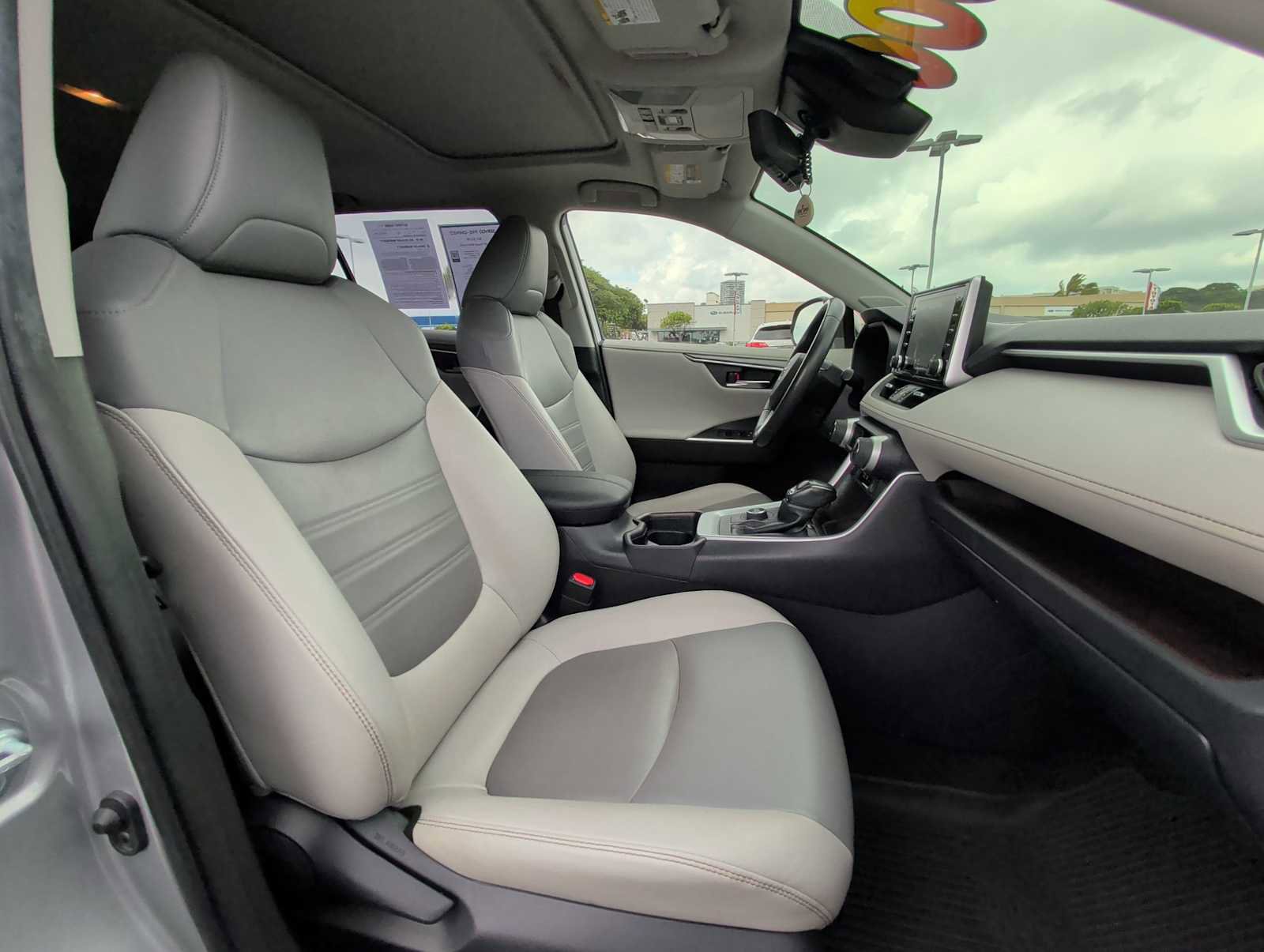 Used 2020 Toyota RAV4 Limited image 26