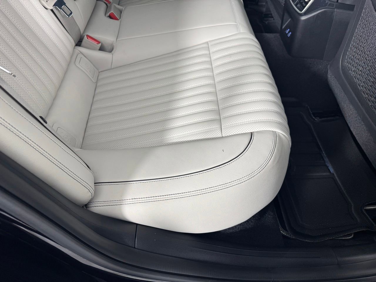 Used 2025 Genesis G70 3.3T Advanced image 30