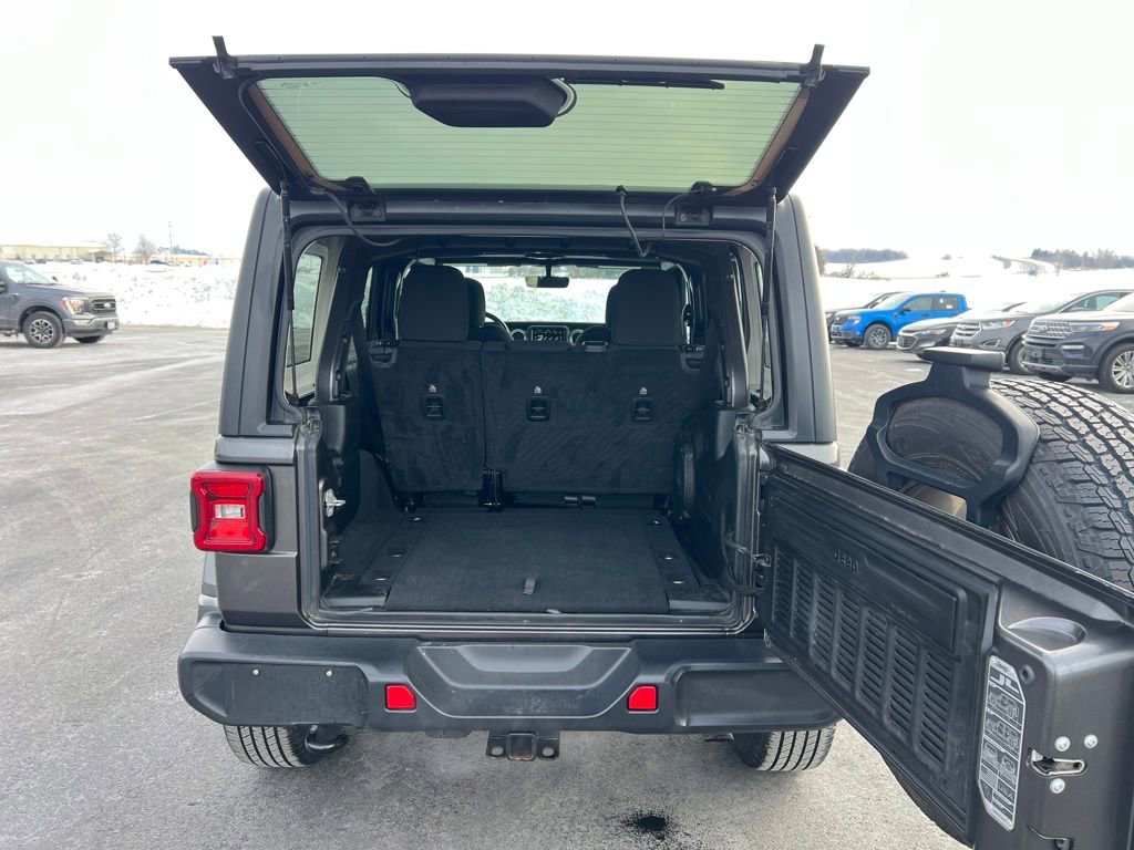 Used 2018 Jeep Wrangler Unlimited Sahara image 32