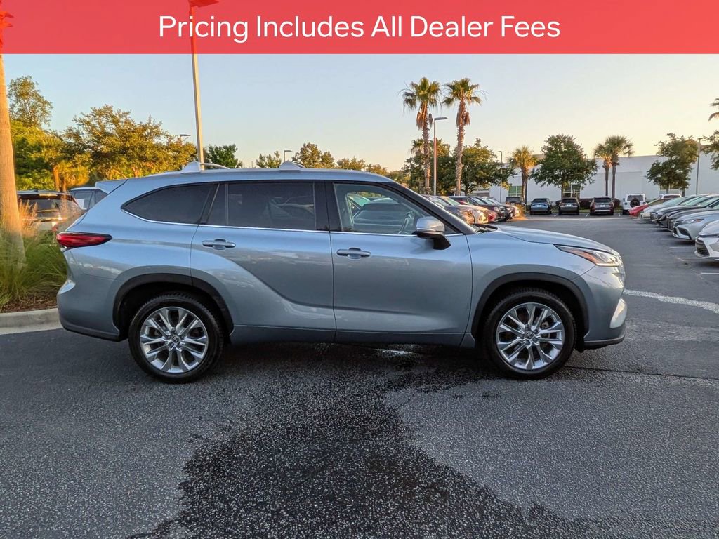 Used 2023 Toyota Highlander Limited FWD image 4