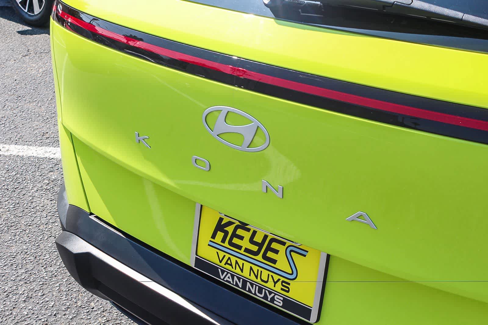 Certified 2025 Hyundai Kona SEL AWD/4WD image 9
