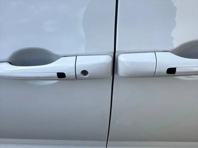 Certified 2023 Chrysler Pacifica Touring-L FWD image 34
