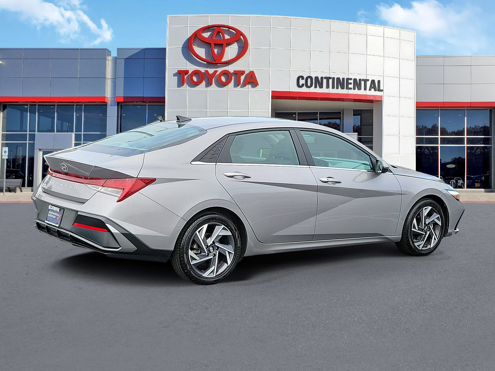 Used 2025 Hyundai Elantra SEL FWD image 5
