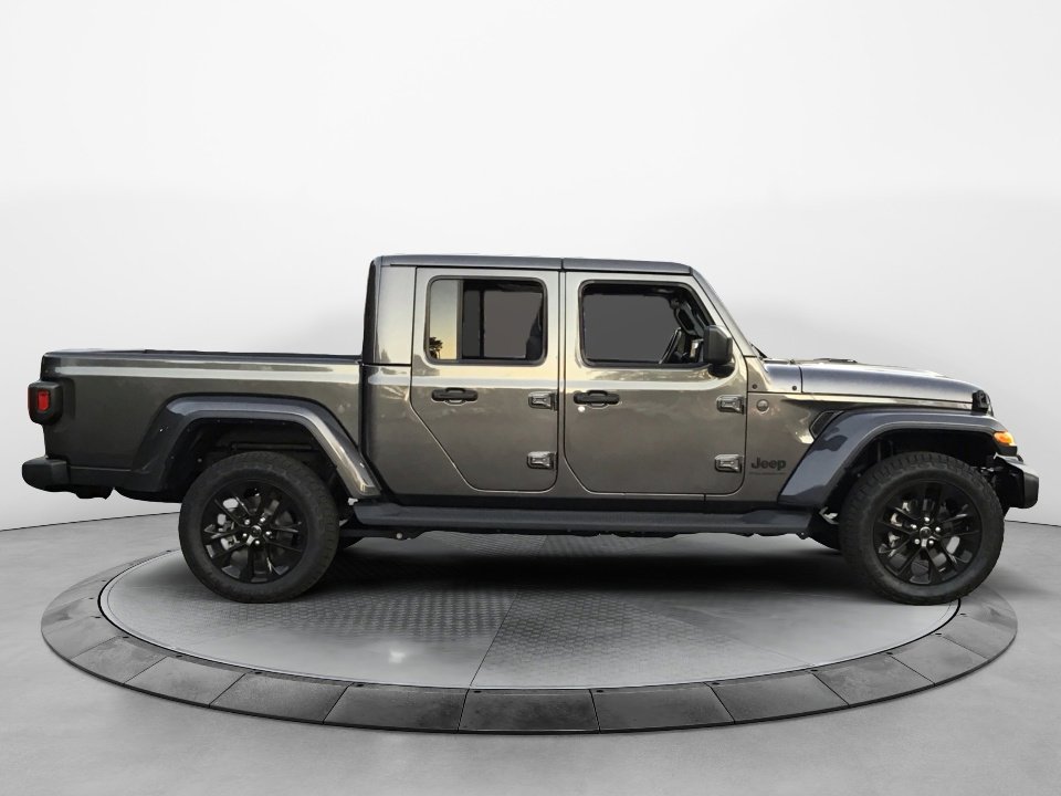 Used 2025 Jeep Gladiator Sport image 8