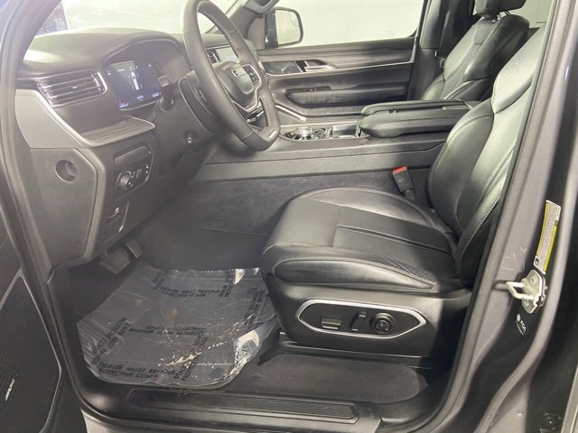 Used 2024 Jeep Wagoneer L Series II w/ Flexible Seating Group image 23