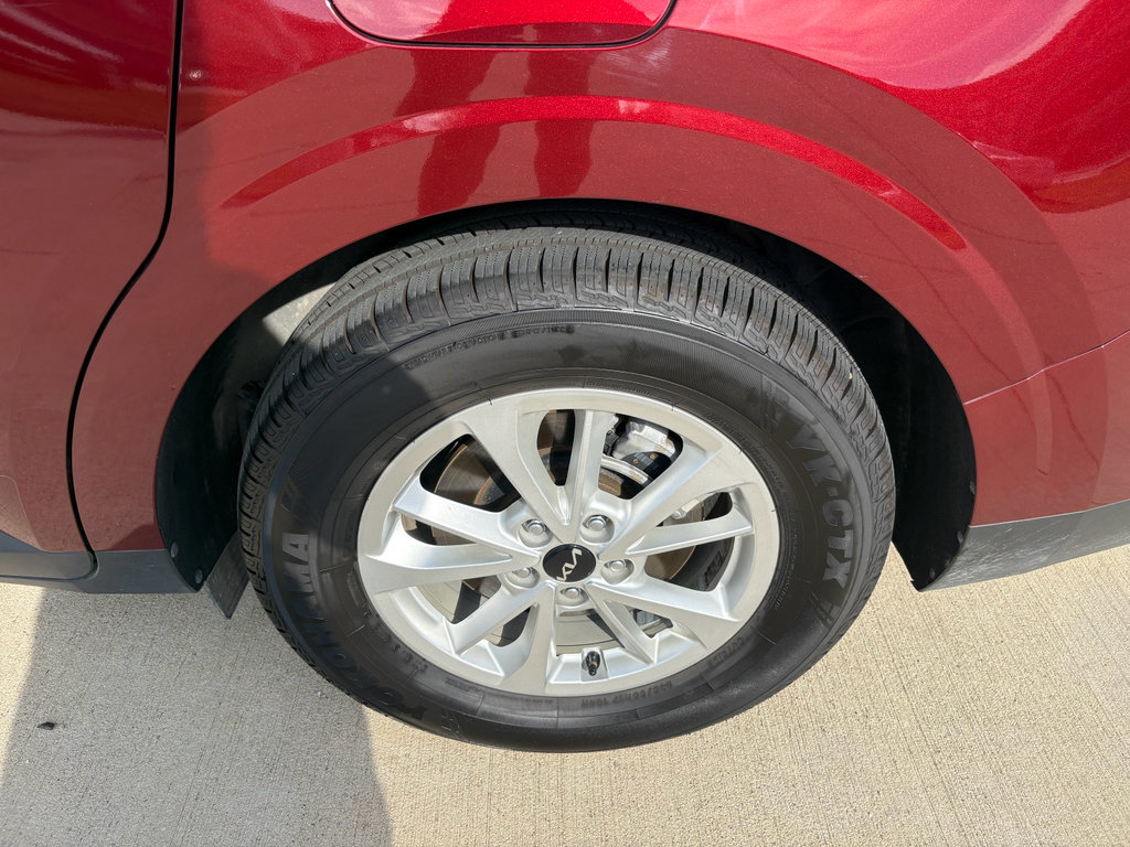 Used 2024 Kia Carnival LX image 31