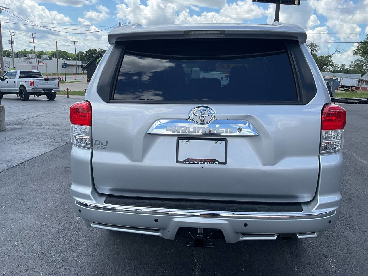 Used 2010 Toyota 4Runner SR5 AWD/4WD image 4