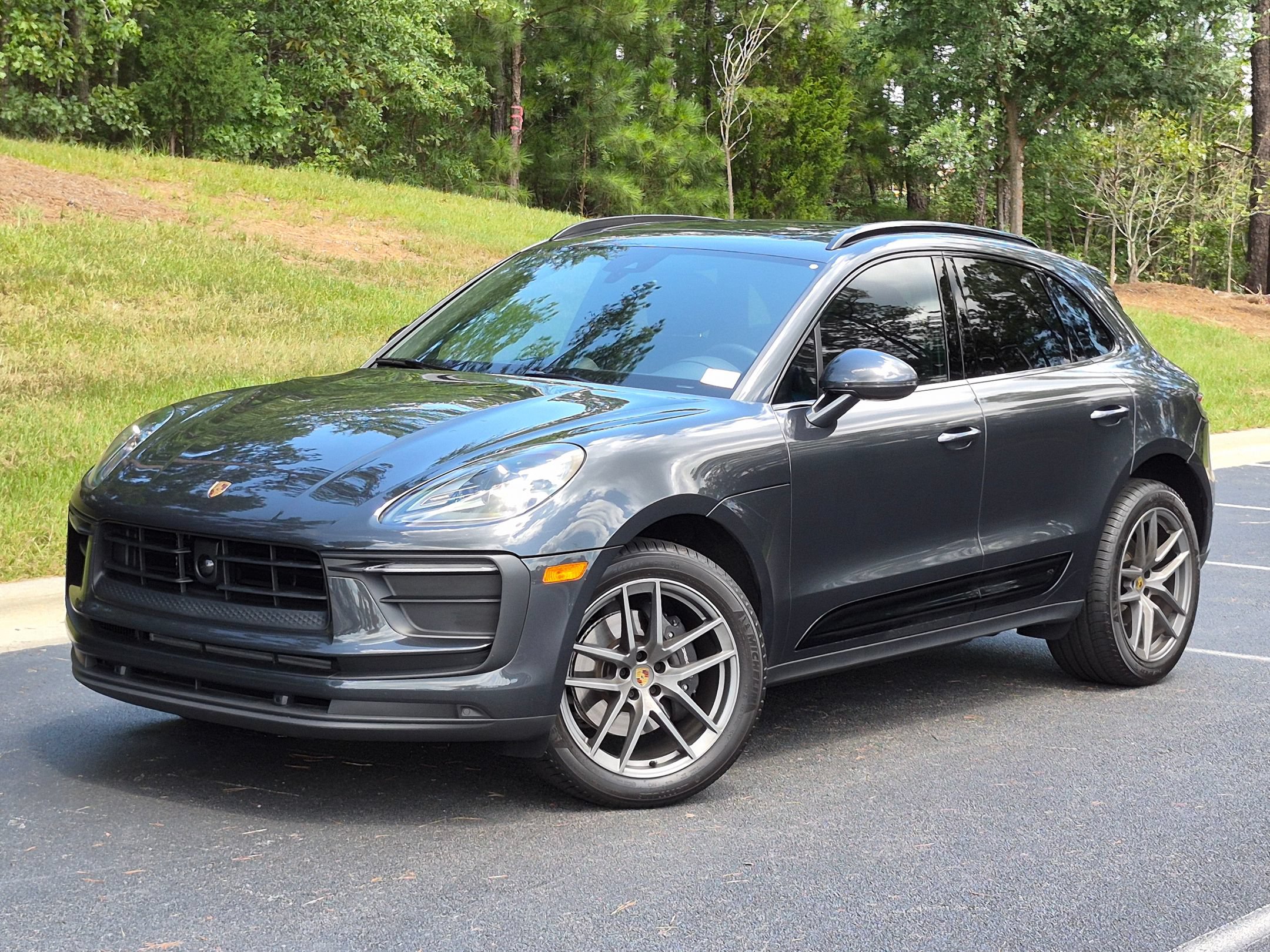 Certified 2026 Porsche Macan AWD/4WD image 1
