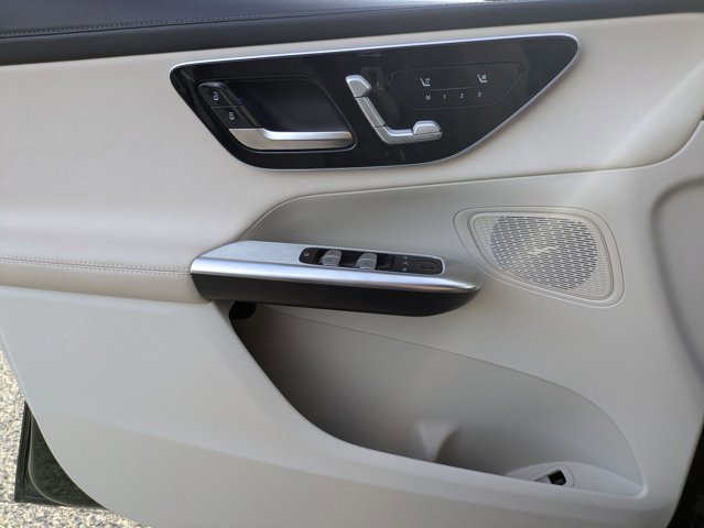 Used 2024 Mercedes-Benz GLC 300 4MATIC image 8