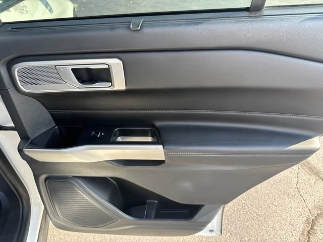 Used 2023 Ford Explorer Limited w/ Equipment Group 301A AWD/4WD image 18