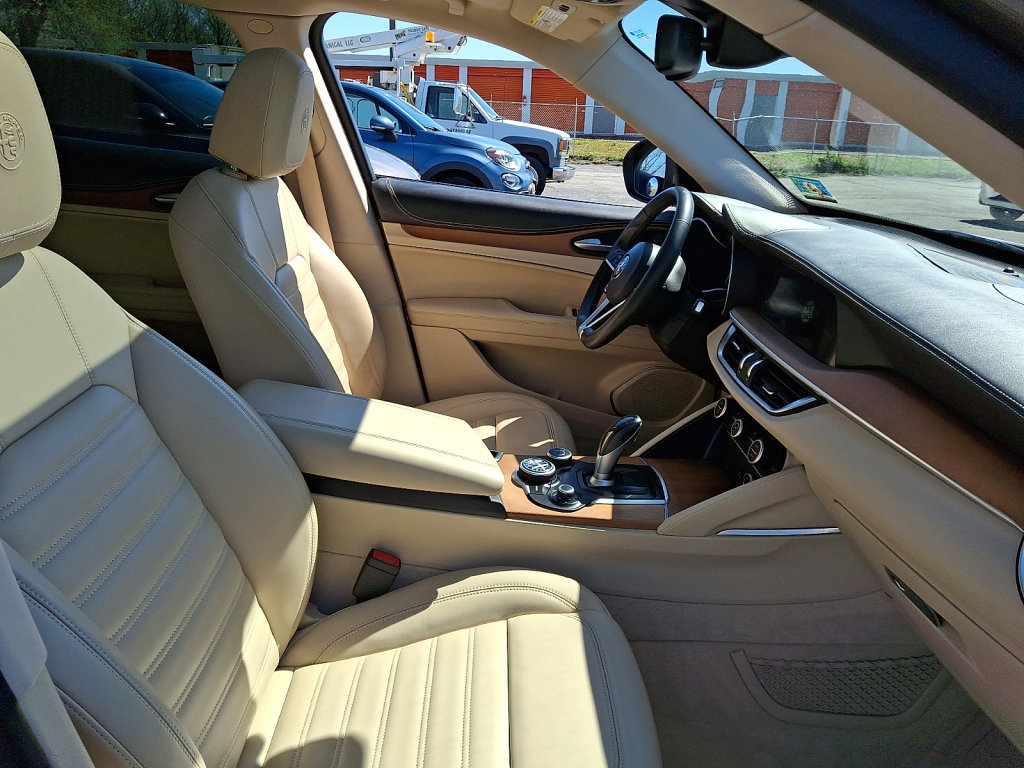 Used 2019 Alfa Romeo Stelvio Ti Lusso w/ Quick Order Package 22X Lusso image 12