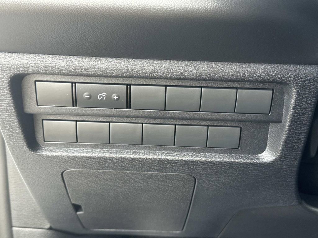 Used 2025 Mitsubishi Outlander ES image 40