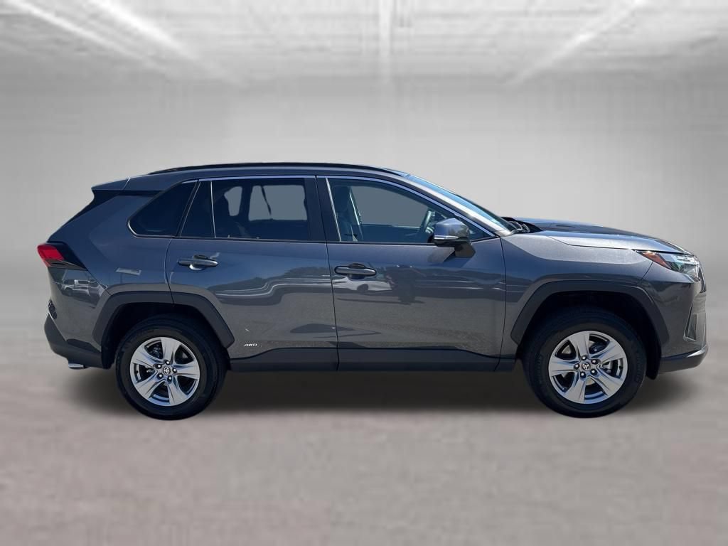 Used 2025 Toyota RAV4 XLE AWD/4WD image 4