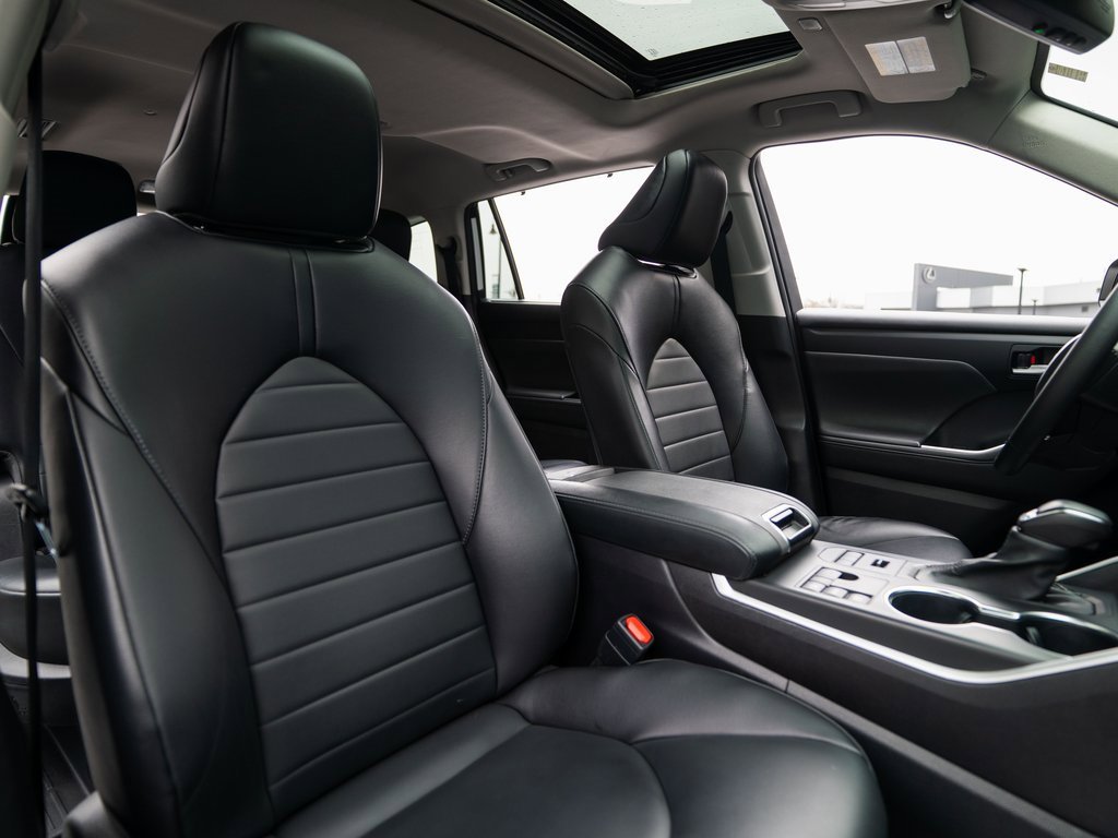 Used 2023 Toyota Highlander XLE image 13