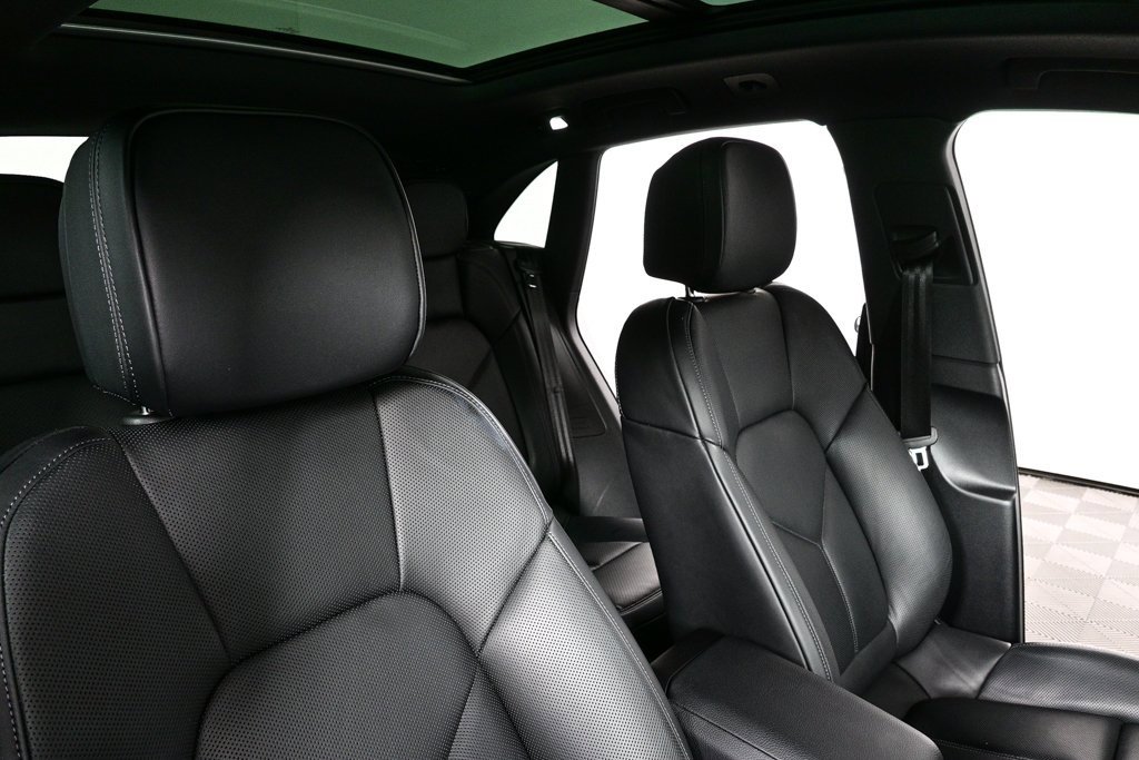 Certified 2025 Porsche Macan image 24