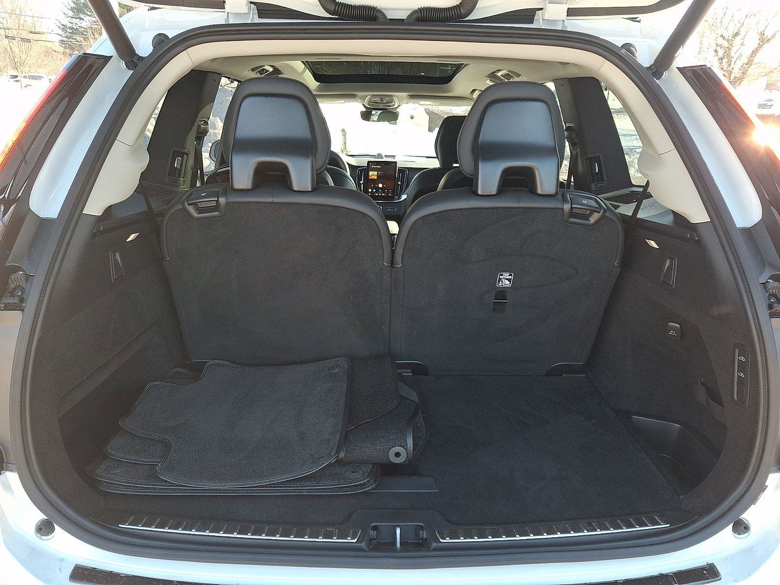 Certified 2025 Volvo XC90 T8 Ultra image 30