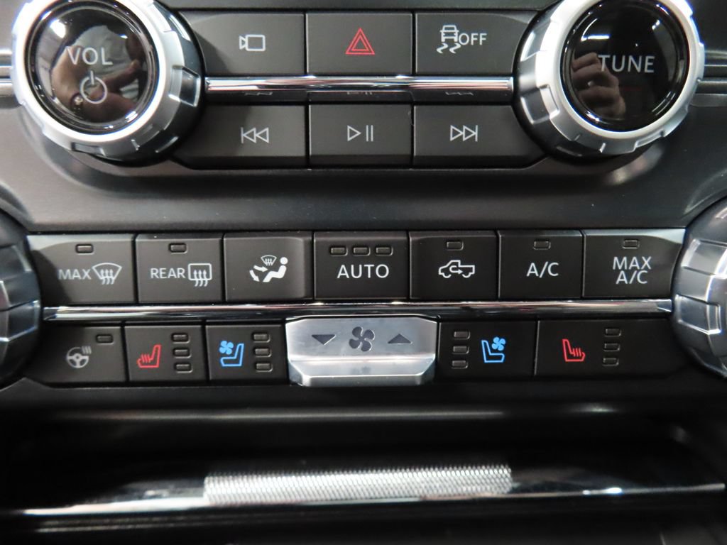 Used 2025 Ford F150 Lariat w/ Equipment Group 501A Mid AWD/4WD image 70