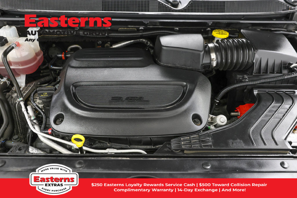 Used 2023 Chrysler Pacifica Touring-L FWD image 8