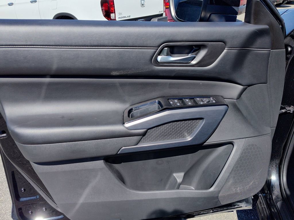 Used 2024 Nissan Pathfinder SL image 18