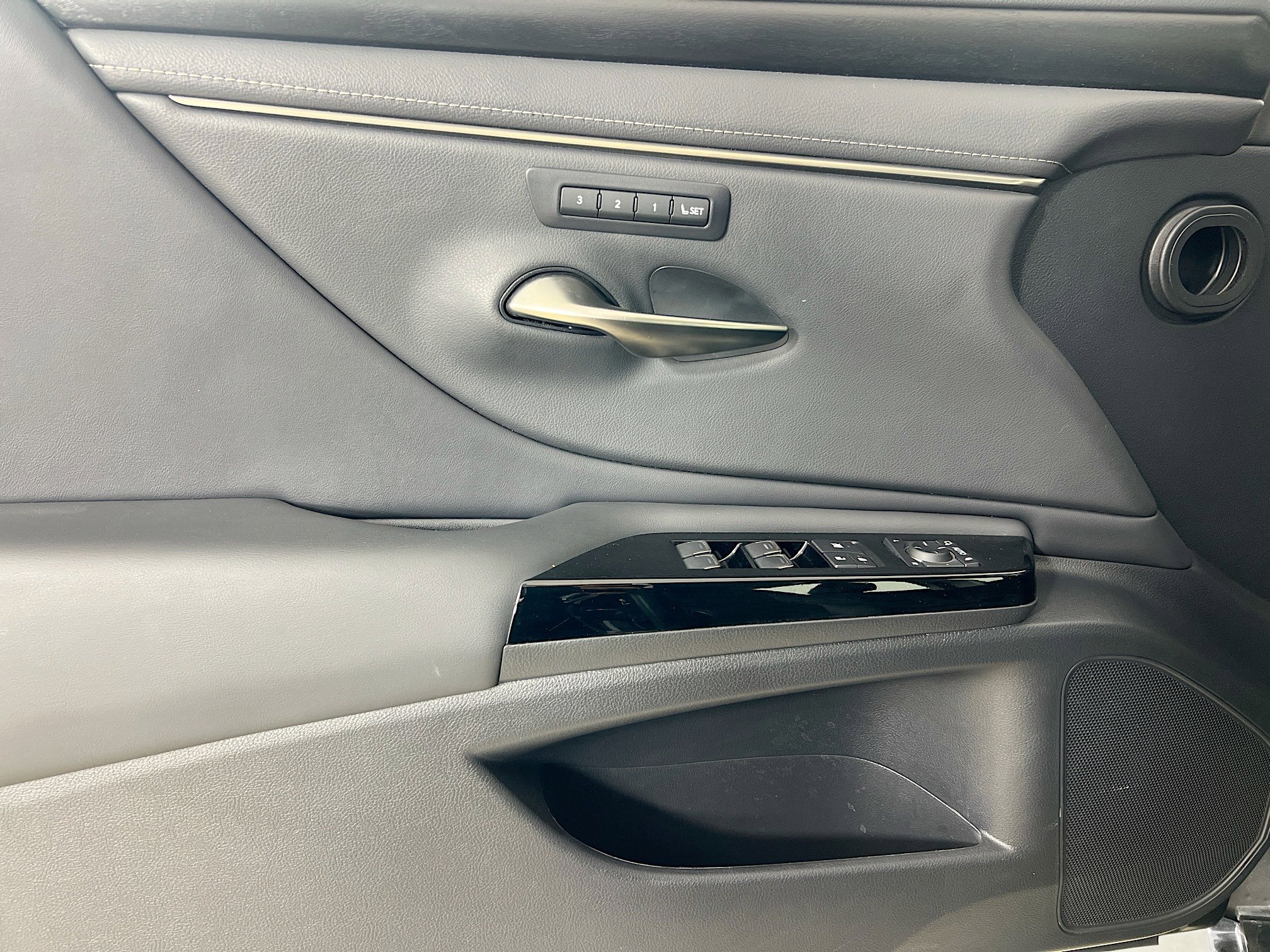 Used 2022 Lexus ES 350 w/ Premium Package image 18