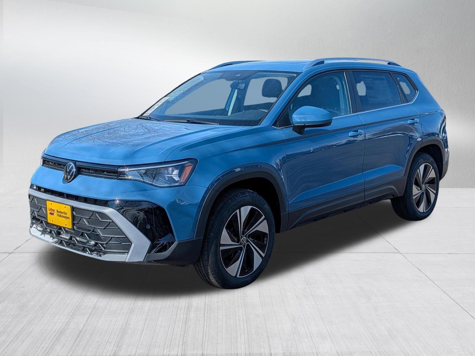 New 2026 Volkswagen Taos SE AWD/4WD image 2
