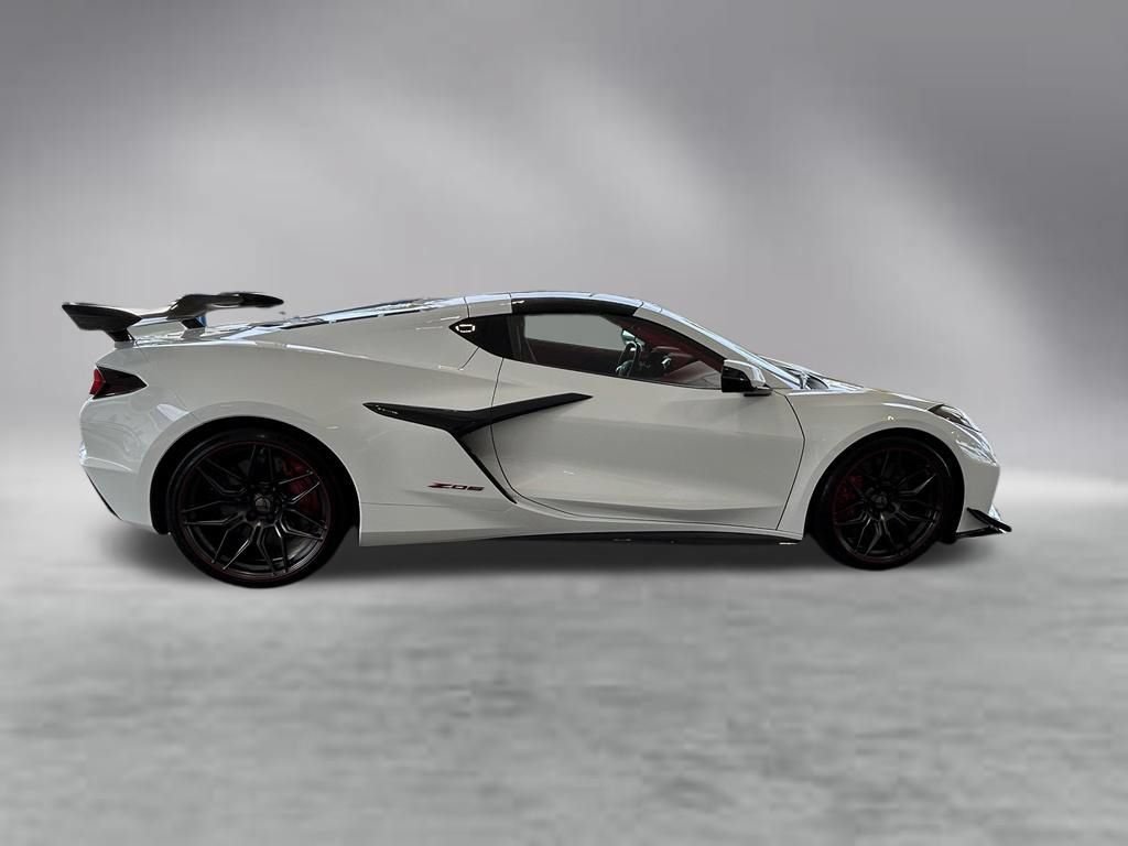 Used 2024 Chevrolet Corvette Z06 w/ Z07 Performance Package RWD image 3