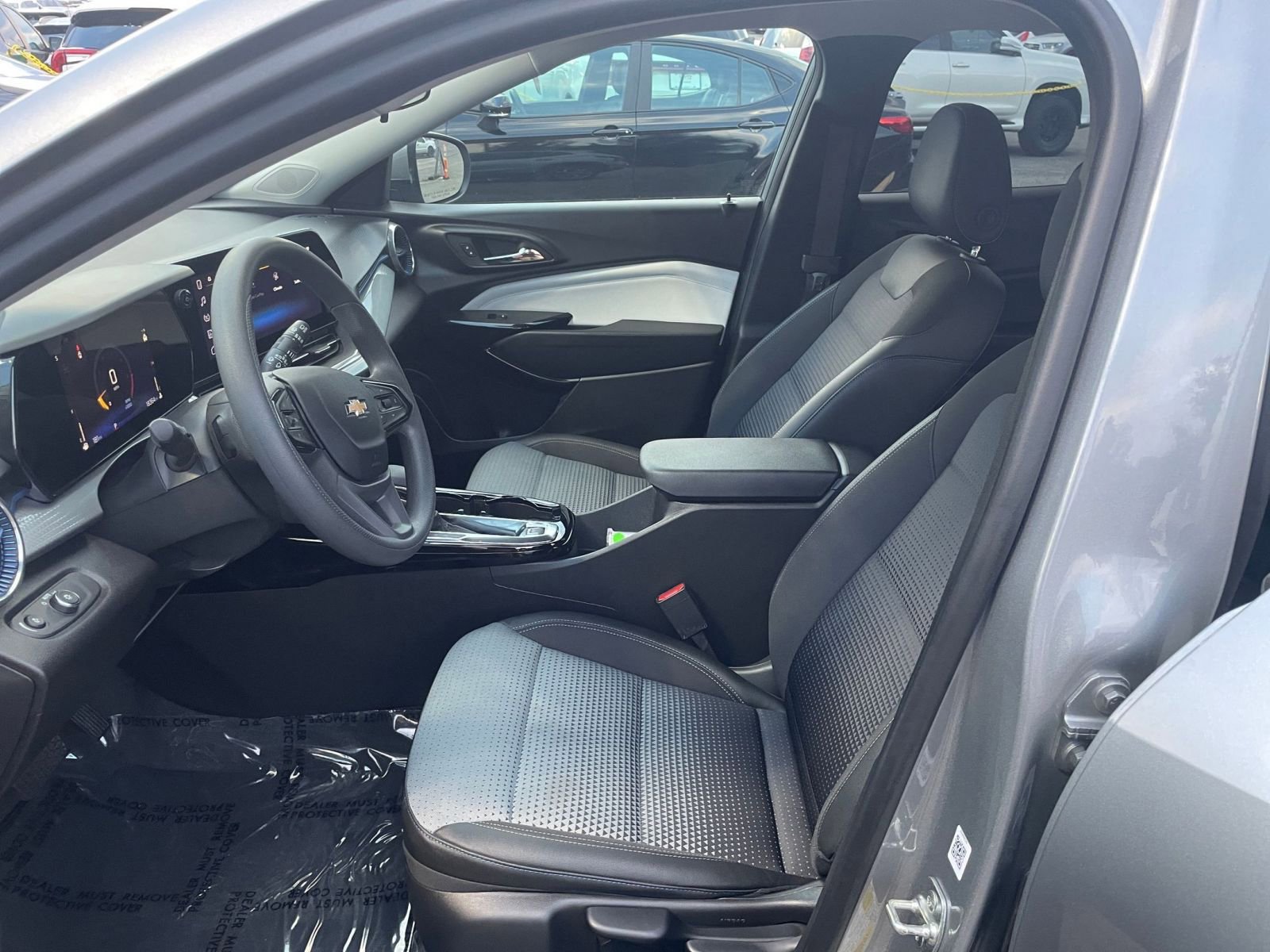 Used 2025 Chevrolet Trax LT image 24