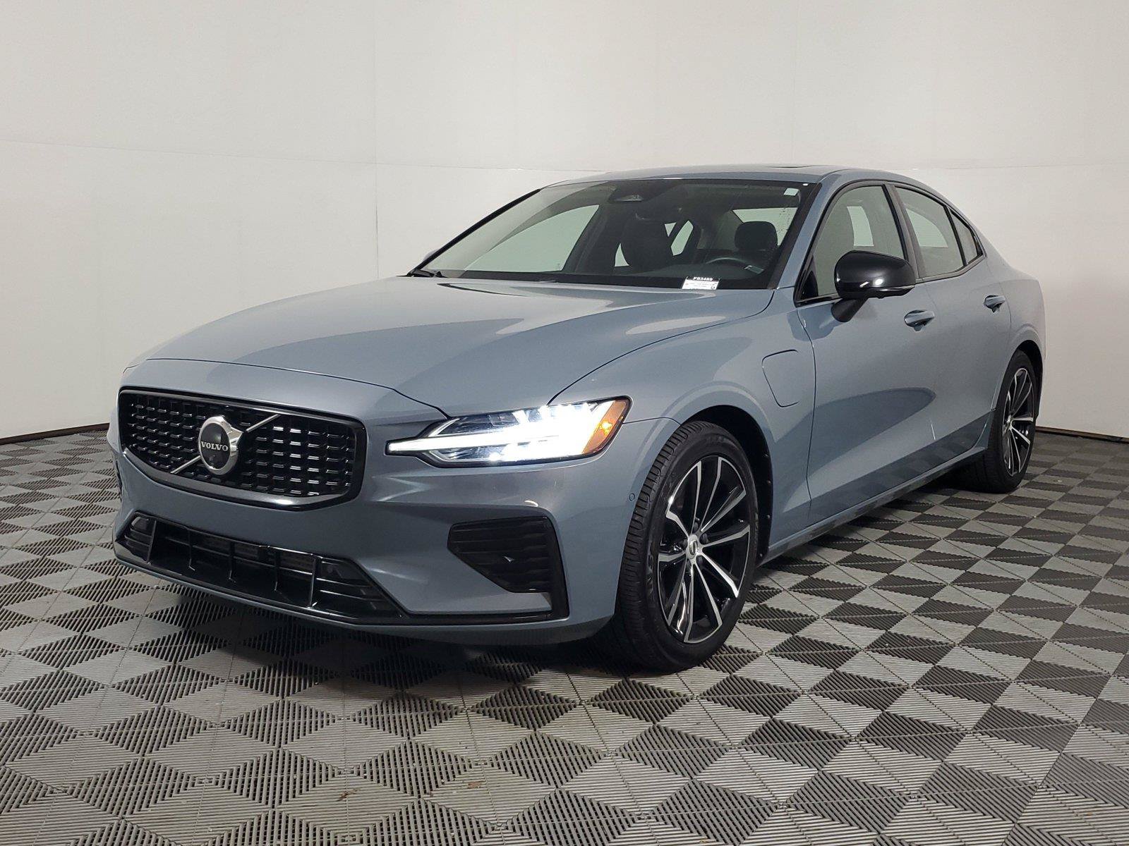 Used 2023 Volvo S60 T8 Plus AWD/4WD image 3