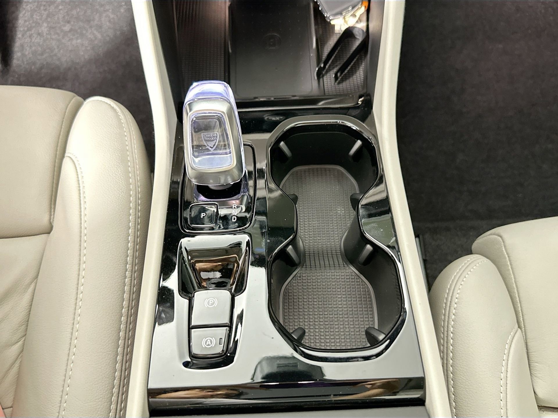 New 2026 Volvo XC40 B4 Plus w/ Protection Package Premier FWD image 16