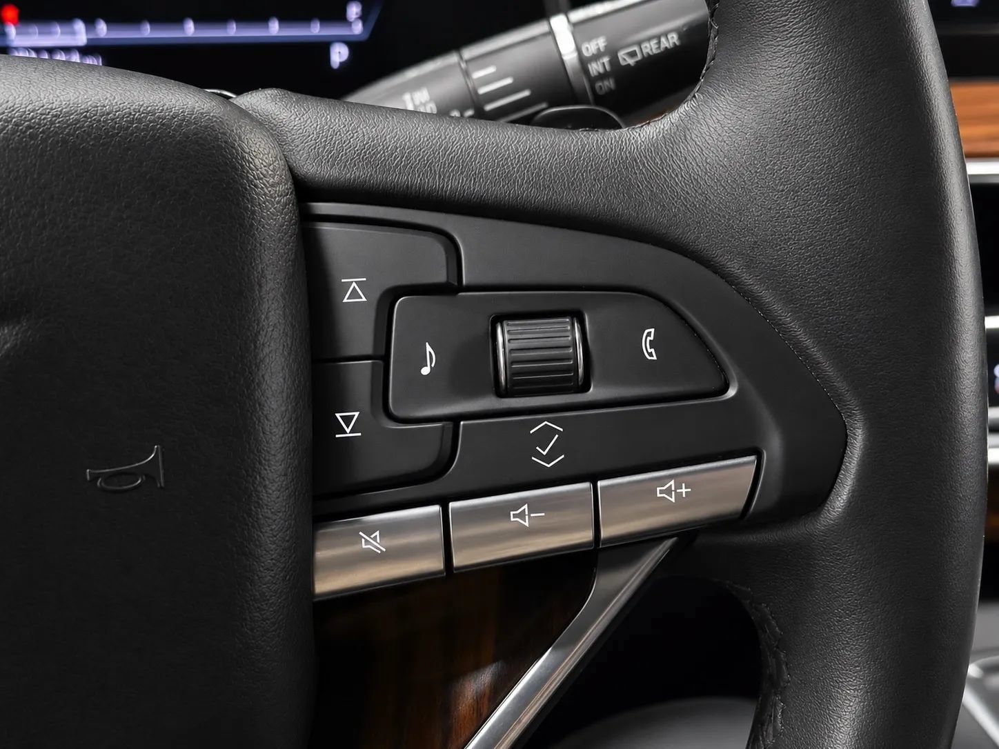 Used 2023 Cadillac Escalade ESV Luxury RWD image 33