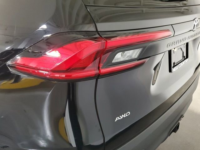 Used 2024 Toyota Grand Highlander XLE image 30