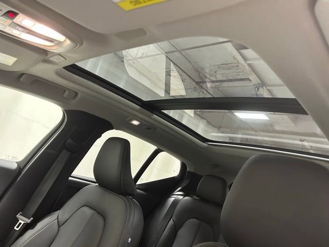 Used 2025 Volvo XC40 B5 Core AWD/4WD image 23