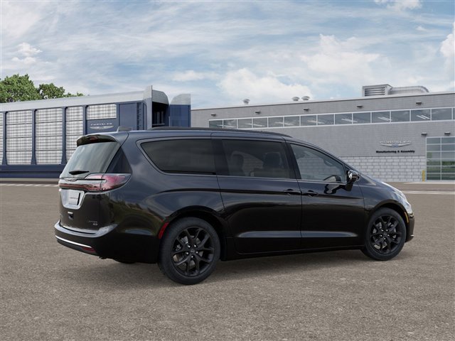 New 2026 Chrysler Pacifica Limited image 14