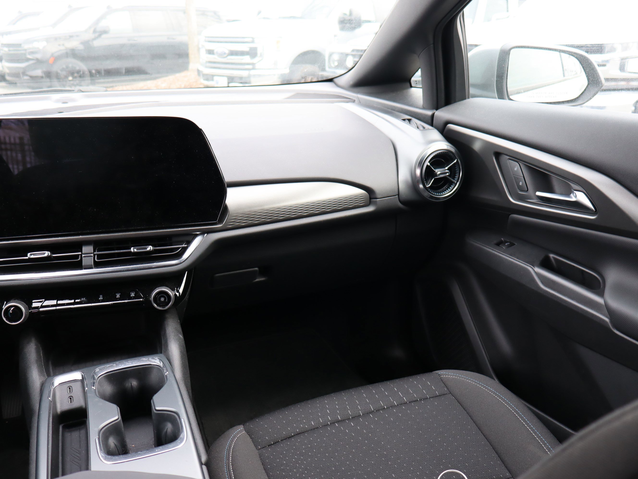 Used 2025 Chevrolet Equinox EV LT image 13