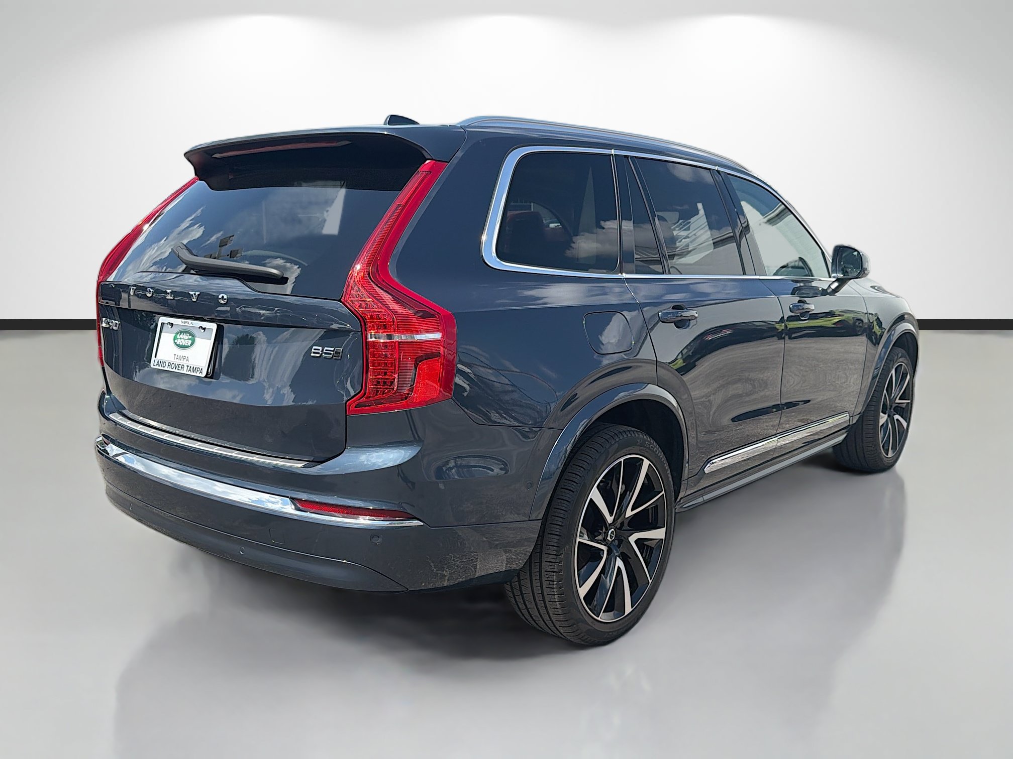 Used 2025 Volvo XC90 B5 Plus w/ Protection Package Premier AWD/4WD image 5