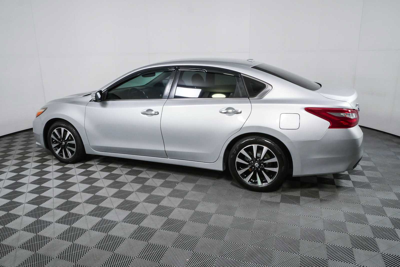 Used 2018 Nissan Altima 2.5 SL FWD image 28