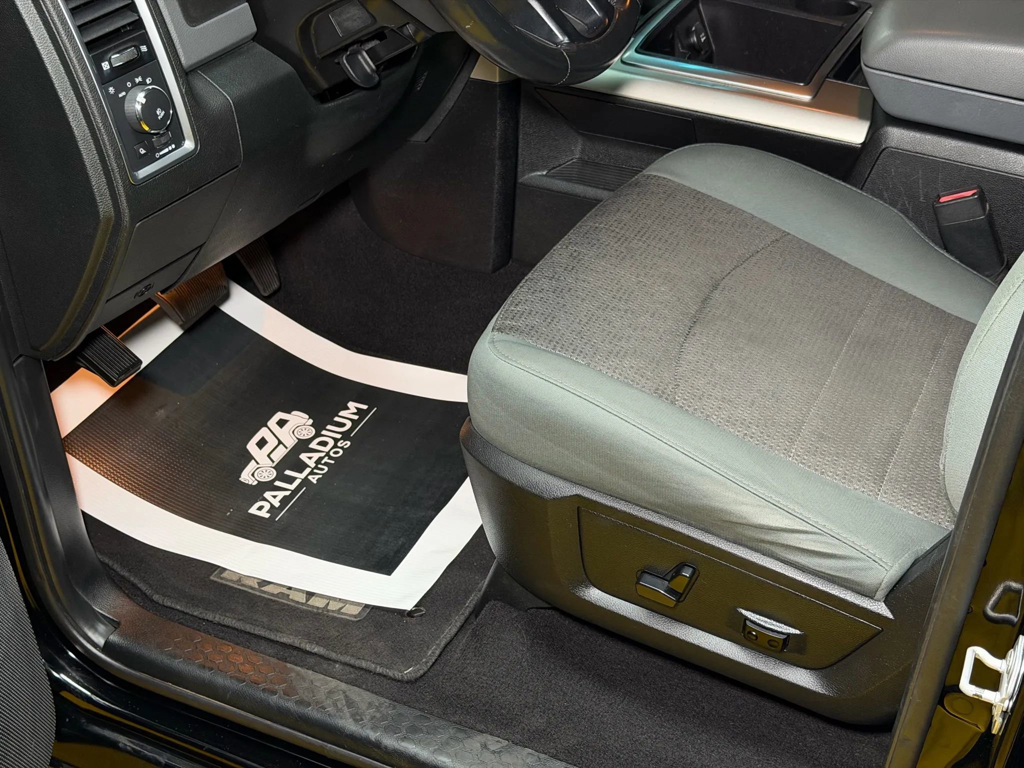 Used 2015 RAM 1500 Big Horn image 30