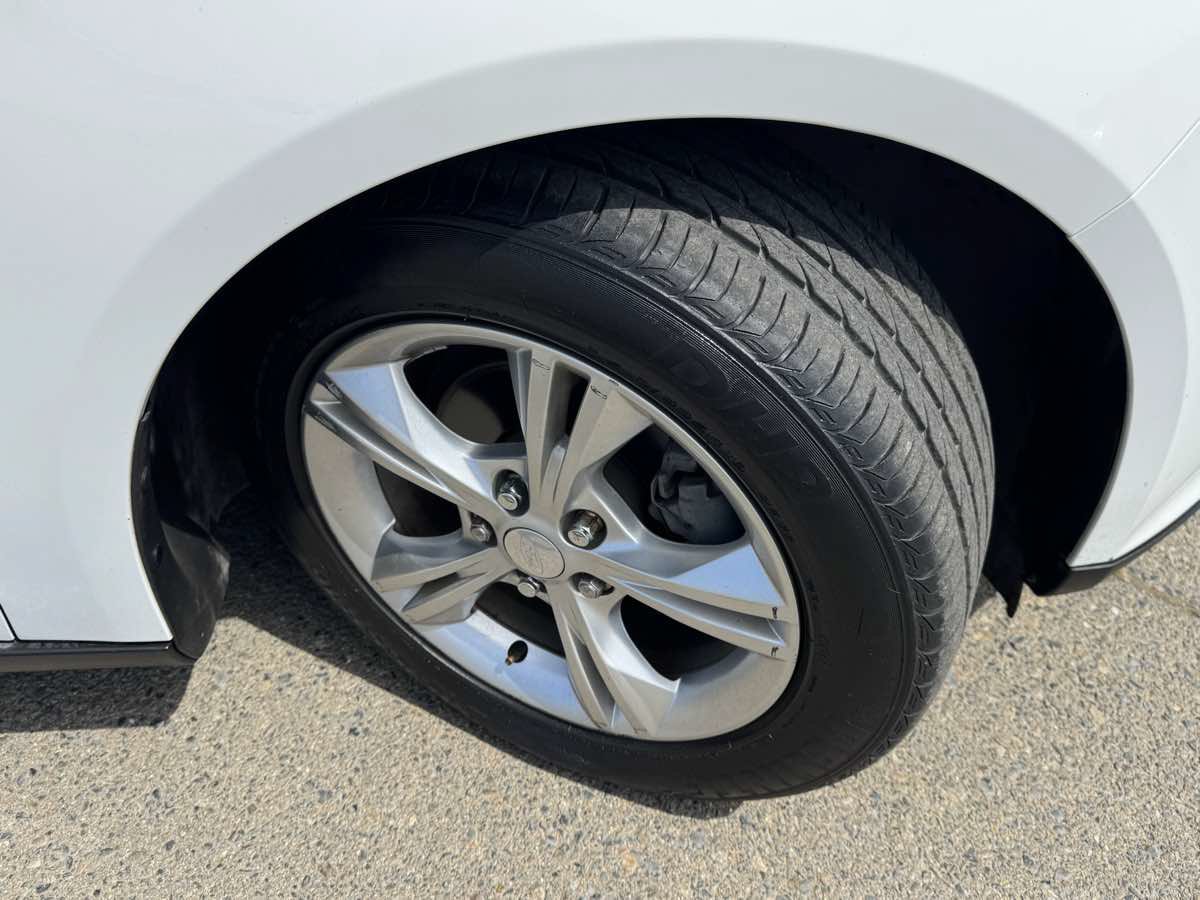 Used 2013 Ford Focus SE FWD image 36
