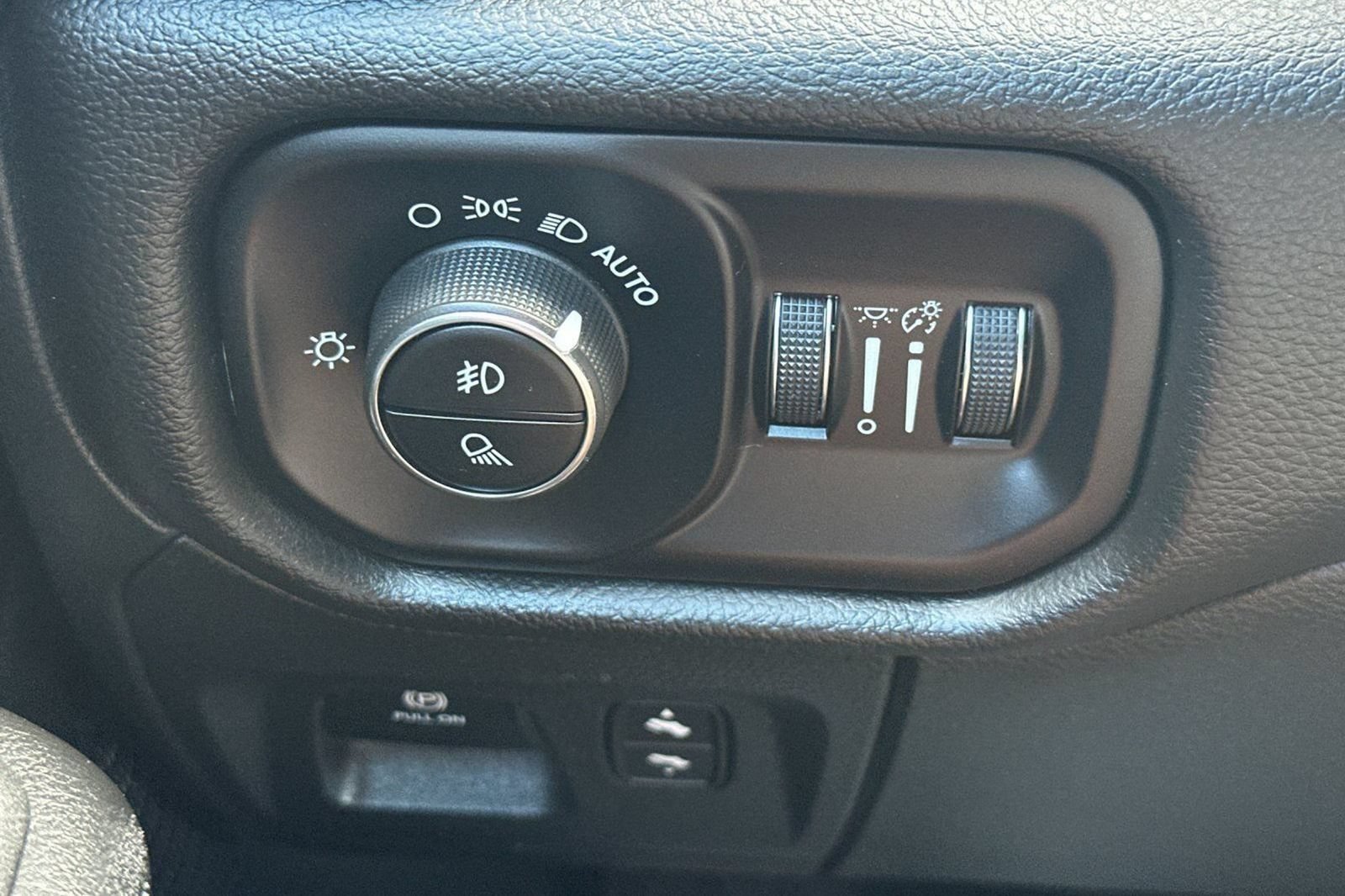 Used 2025 RAM 1500 Big Horn RWD image 34