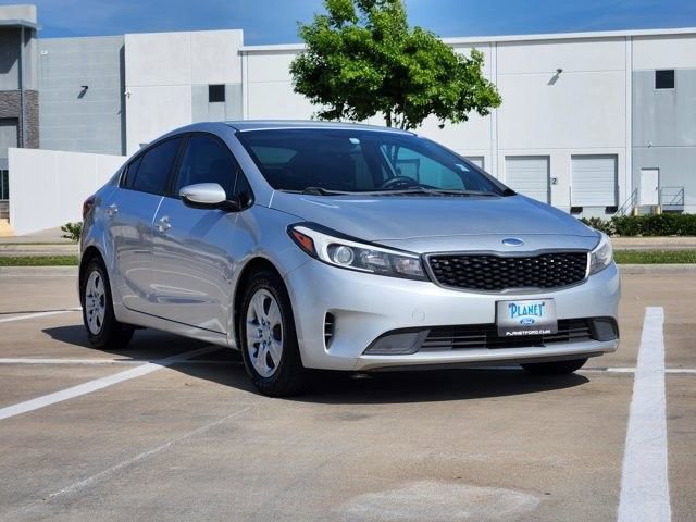 Used 2017 Kia Forte LX w/ LX Popular Package image 3